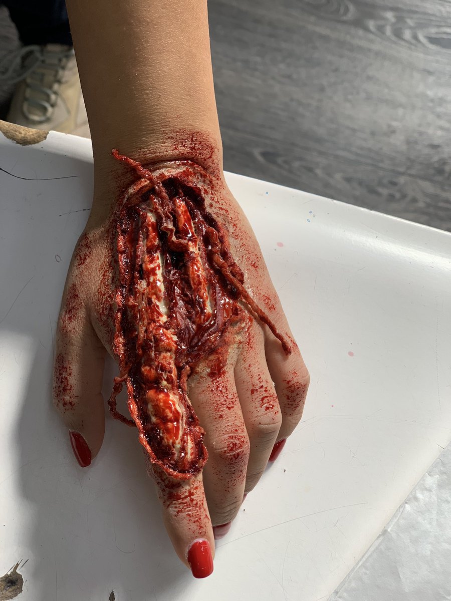 diseriomaria's tweet photo. Special effects make up! https://t.co/R8YYkzavq1