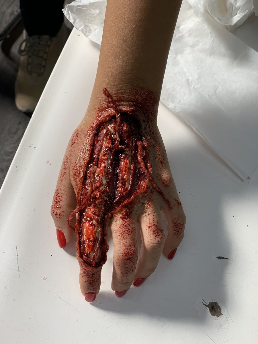 diseriomaria's tweet photo. Special effects make up! https://t.co/R8YYkzavq1