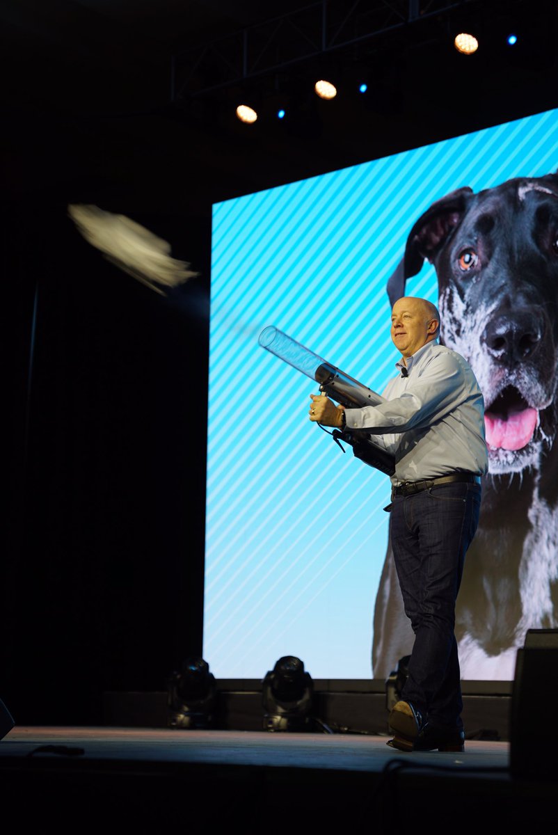 LifeLearnInc's tweet image. Did you catch a t-shirt from our CEO and President @randyvalpy or @The_NAVC CEO @TheTomBohn tonight? Be sure to come by the @vetfolio booth tomorrow to get 10% off a VetFolio subscription!#VMX2019