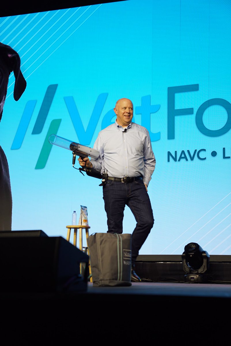 LifeLearnInc's tweet image. Did you catch a t-shirt from our CEO and President @randyvalpy or @The_NAVC CEO @TheTomBohn tonight? Be sure to come by the @vetfolio booth tomorrow to get 10% off a VetFolio subscription!#VMX2019
