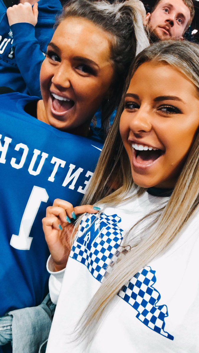 carolinercap's tweet photo. #WeAreUK 💙💙💙💙 https://t.co/SNMderNtxf