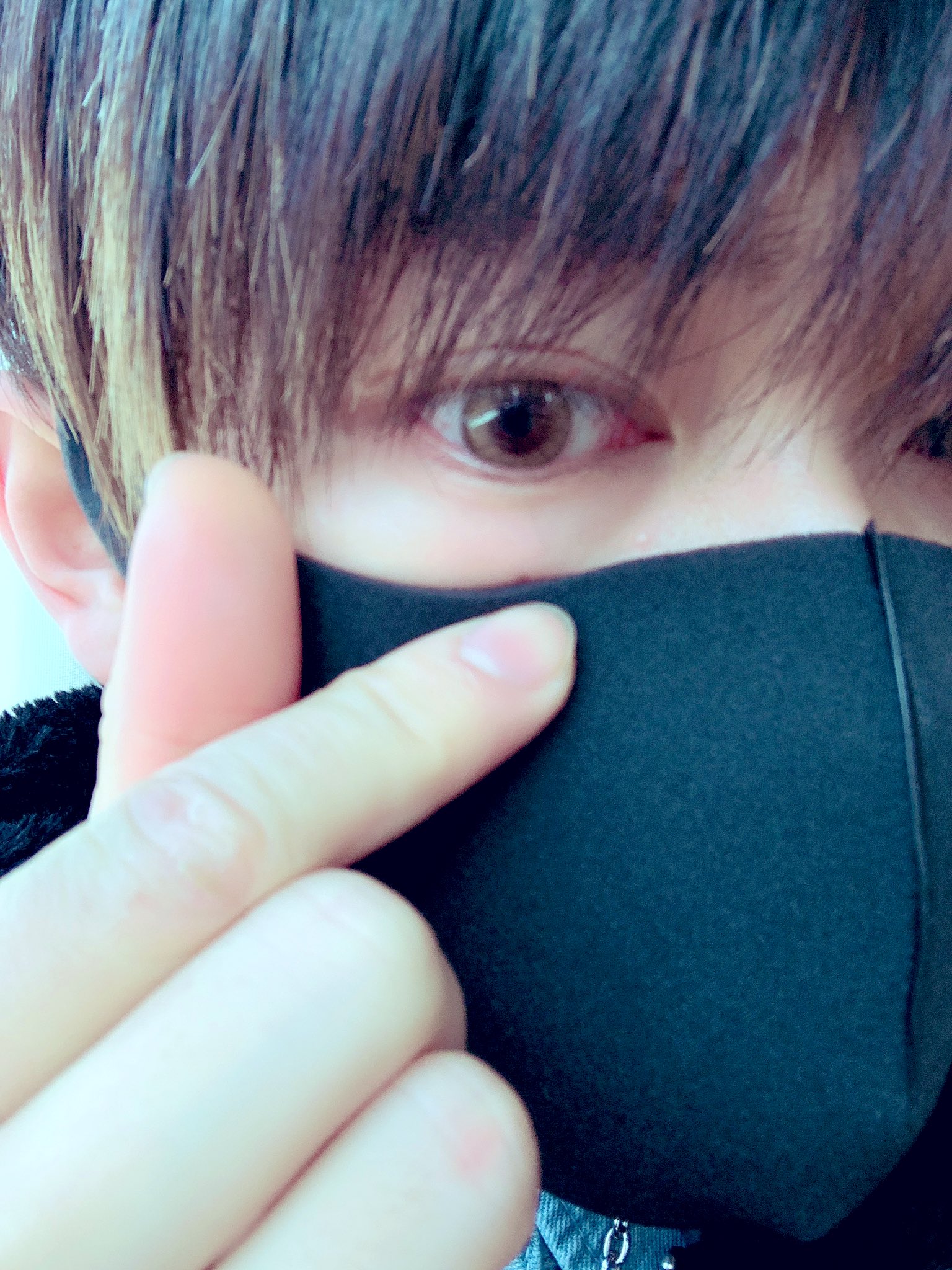 jc js膨らみかけ　自撮り おはゆぅ！黒マスクゆうじです。昨日高校生あたりから瞼の上に小さなイボイノシシみたいなのができて以来小さなコンプレックスだったのですが、いつの間にかバリかいたのか半分くらいとれてて昨日10分格闘し続けたらイボイノシシ？さんがとれました  ...