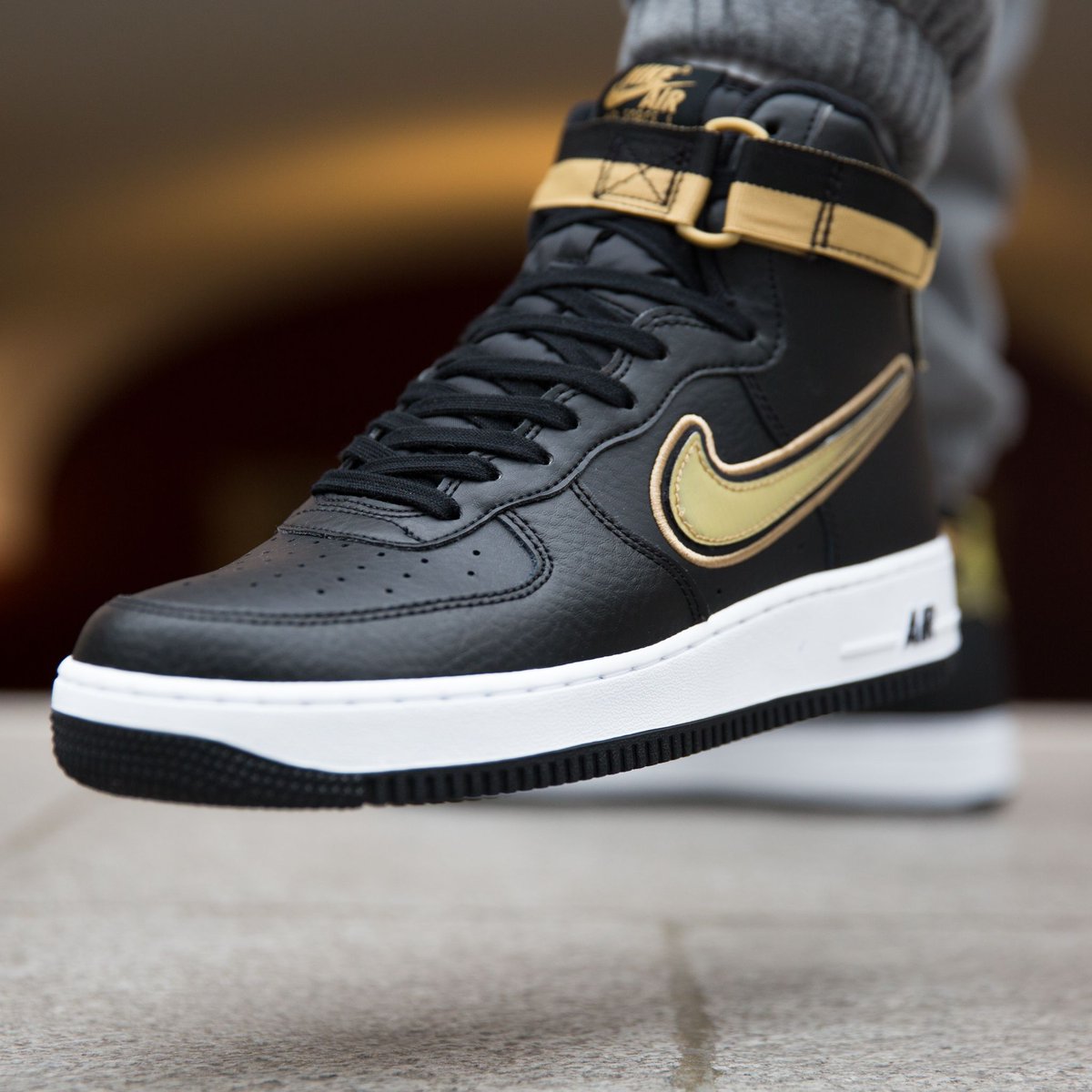 nike air force 1 high black gold