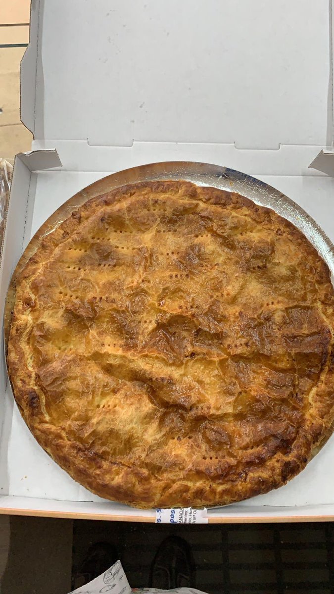 Vimapan12's tweet photo. En Vimapan te queremos sorprender hoy con esta empanada de atún, y te contamos lo bueno de ella: aparte de su sabor, es artesana 100%! La probarás?
#vimapan #burgos #empanada #atun #picoteo #23deenero #felizmiercoles https://t.co/xfp5F0iO0s