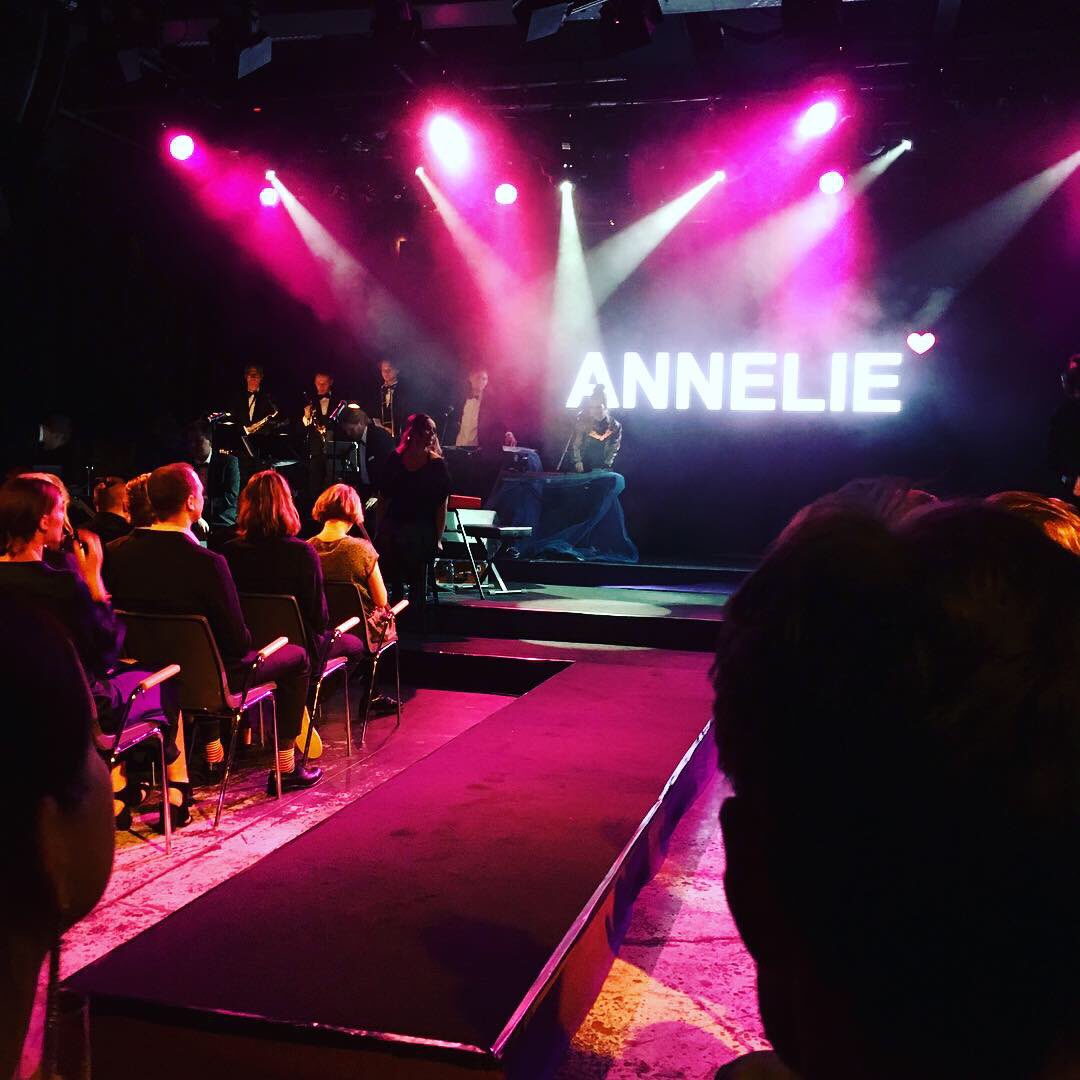 annelieorama's tweet photo. ALL OUR LOVE to the Brewhouse Award! We got to compose for &amp; play with a horn section (!!) at THE glossy gala signed @brewhousegbg last Friday. 🖤💫 Congrats to all the innovation winners, especially the music producers’ programme @vemkanbli producent💫 https://t.co/zYW5dC7rmc