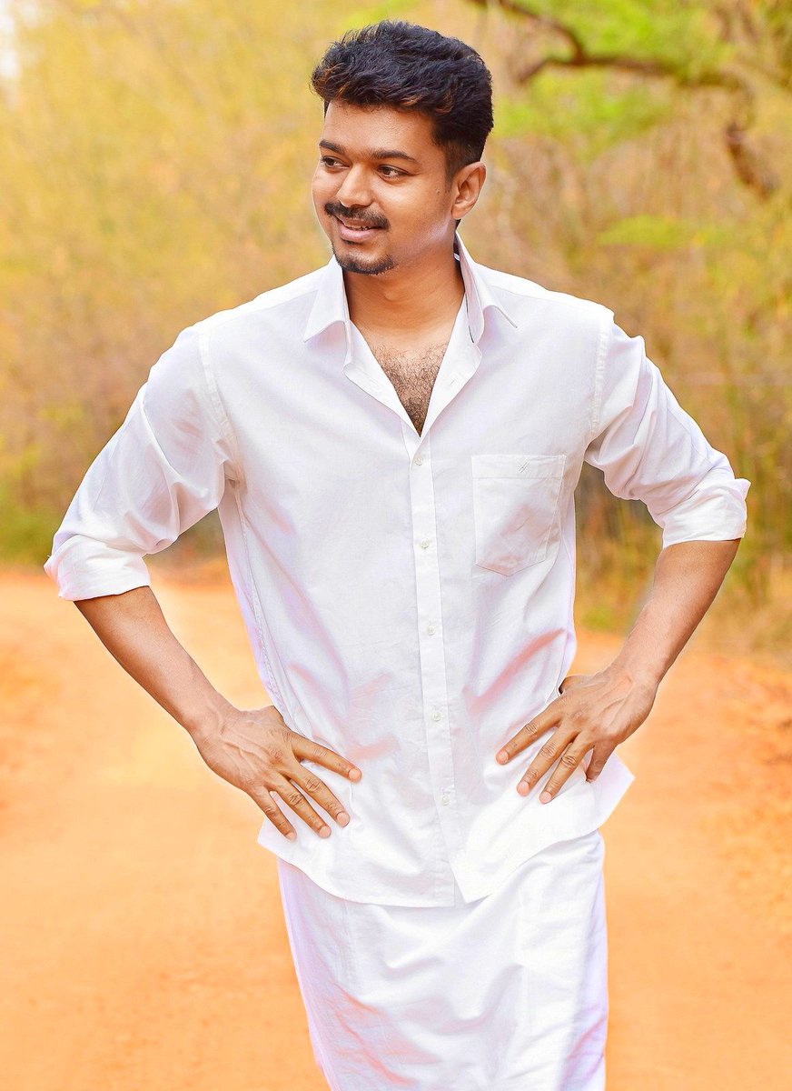 Kaavya_official's tweet photo. வாழ்க்கையில் அவமானங்களையும், விமர்சனங்களையும் கடந்து வெற்றி பெற்றவர்கள் 💪🔥🔥🔥
#தளபதிவிஜய்
#கீர்த்திசுரேஷ்
#150DForCZARThalapathyBDAY https://t.co/DaggnbhD1Q