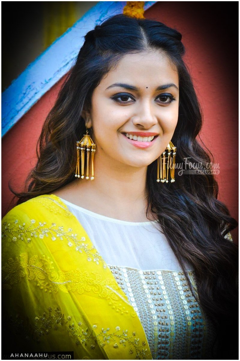 Kaavya_official's tweet photo. வாழ்க்கையில் அவமானங்களையும், விமர்சனங்களையும் கடந்து வெற்றி பெற்றவர்கள் 💪🔥🔥🔥
#தளபதிவிஜய்
#கீர்த்திசுரேஷ்
#150DForCZARThalapathyBDAY https://t.co/DaggnbhD1Q