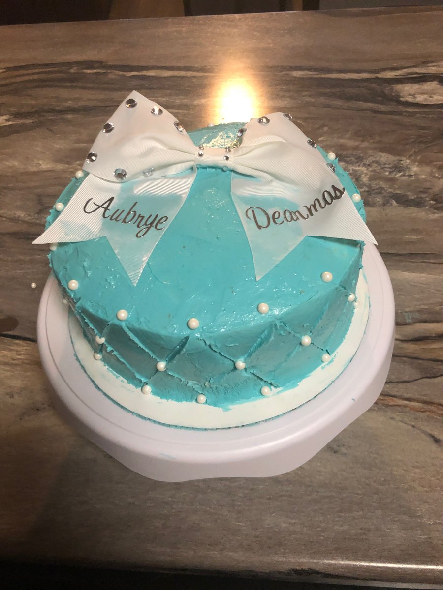 Keke's Cakes specializes in custom cakes, cupcakes, and cheesecakes. This vanilla cake was inspired by Tiffany &amp; Co. Retweet to help me promote my business. #pvamu #pvamu19 #pvamu20 #pvamu21 #pvamu22