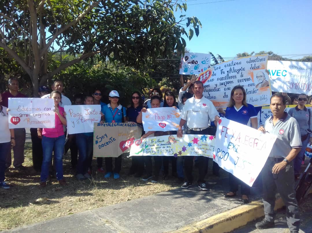 FyACentral's tweet photo. Docentes de Fe y Alegría en Aragua exigen un salario justo https://t.co/ELMauvr5N0