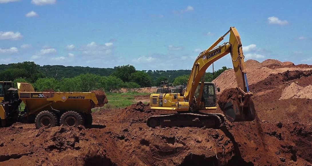 ExpertHE's tweet photo. Komatsu HM300 and PC360 

#Komatsu #HM300 #PC360 https://t.co/GouObqTdcu