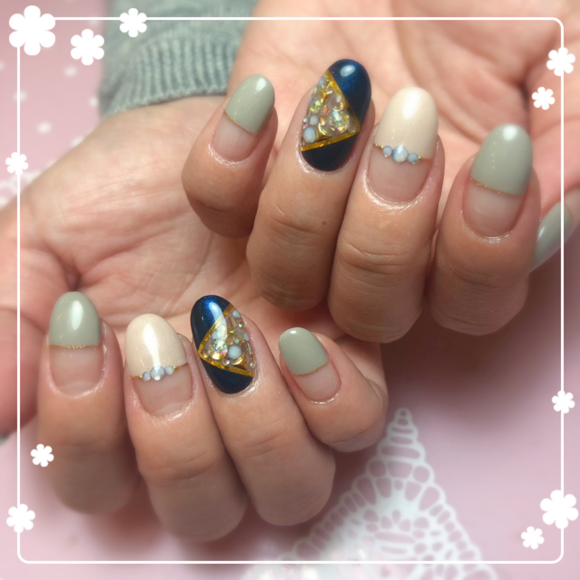 Masami No Twitter お客様ネイル ストーン沢山でゴージャスに ジェル ジェルネイル ネイル ストーンアート ネイリスト ネイルサロン 秋冬ネイル ラインテープ くすみカラー アースカラー グレージュ ベージュ ネイビー ストレートフレンチ