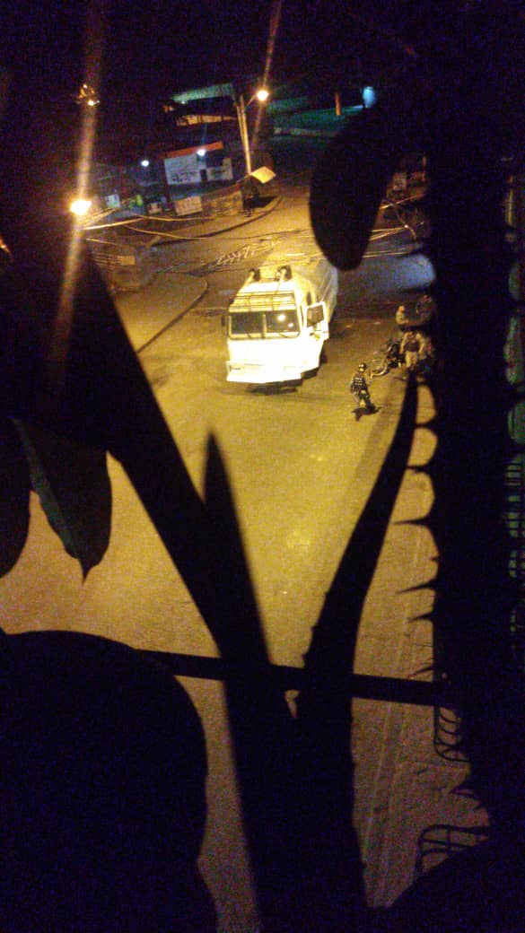 Anttor13's tweet photo. llego la ballena a la av. el cuartel de catia 11:00pm Hoy 22 de enero 
.
.
.
#activoscatia #venezuela #22Ene #23Ene #Catia #CatiaTieneConQue #catiaDandoelejemplo #Cacerolazos #Caracas https://t.co/FTKofFu1si