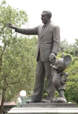 Disney_iroiro__'s tweet photo. 【ウォルト・ディズニー】
夢をかなえる秘訣は、
４つのＣに集約される。
それは「Curiosity好奇心」
「Confidence自信」
「Courage勇気」。
そして「Constancy継続」である。 https://t.co/GBsQhAQBlW