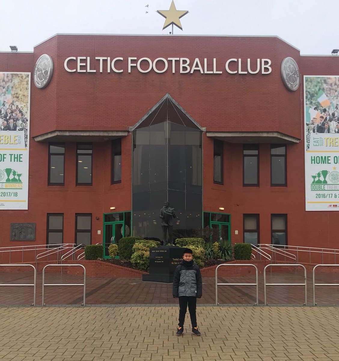 CelticSocAcad's tweet photo. Ladies &amp; gents, we give you Khoa. Our young visitor is travelling all the way from our partner club @JoondalupUnited in Perth 🇦🇺 We are delighted to host him at Celtic. He’ll sample the life of an academy student this week at our wonderful @stninianshs programme. Welcome🍀 https://t.co/KS0biRnUPY