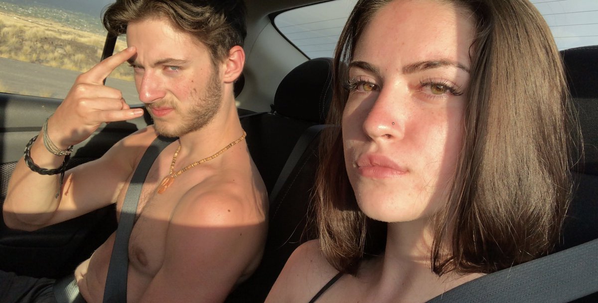 ejrob815's tweet photo. The most aesthetically pleasing siblings you’ve ever seen https://t.co/xAvFsDjWyV