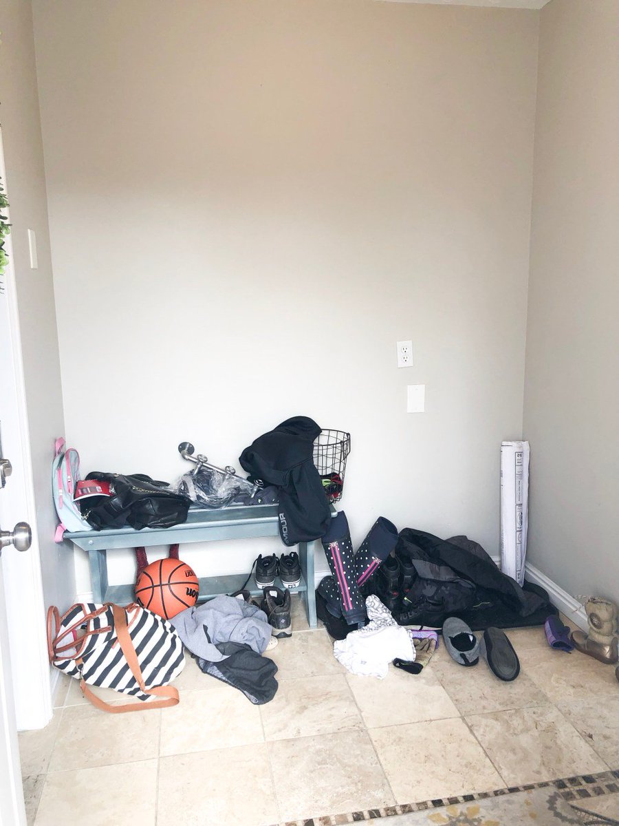 MomsOnTheClock_'s tweet photo. DIY Mudroom Makeover https://t.co/YCc87mHBl4 https://t.co/jIt0s3H2mg
