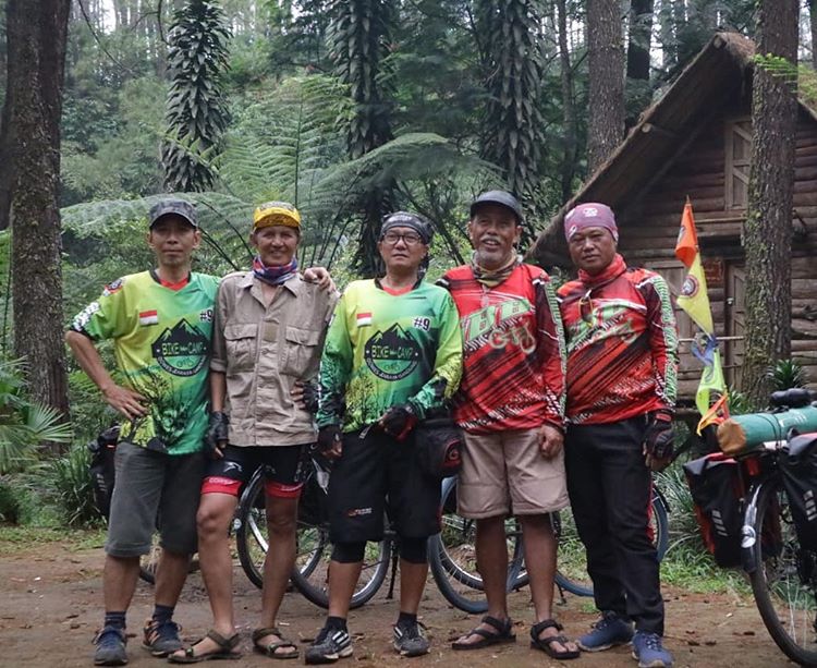 offcial_gbb's tweet photo. umur mereka memang sudah lanjut usia
Tapi jangan salah semangat takkan kalah dengan kaula muda
#akugbb
#gowesbarayabandung https://t.co/jJUgxnHmwm