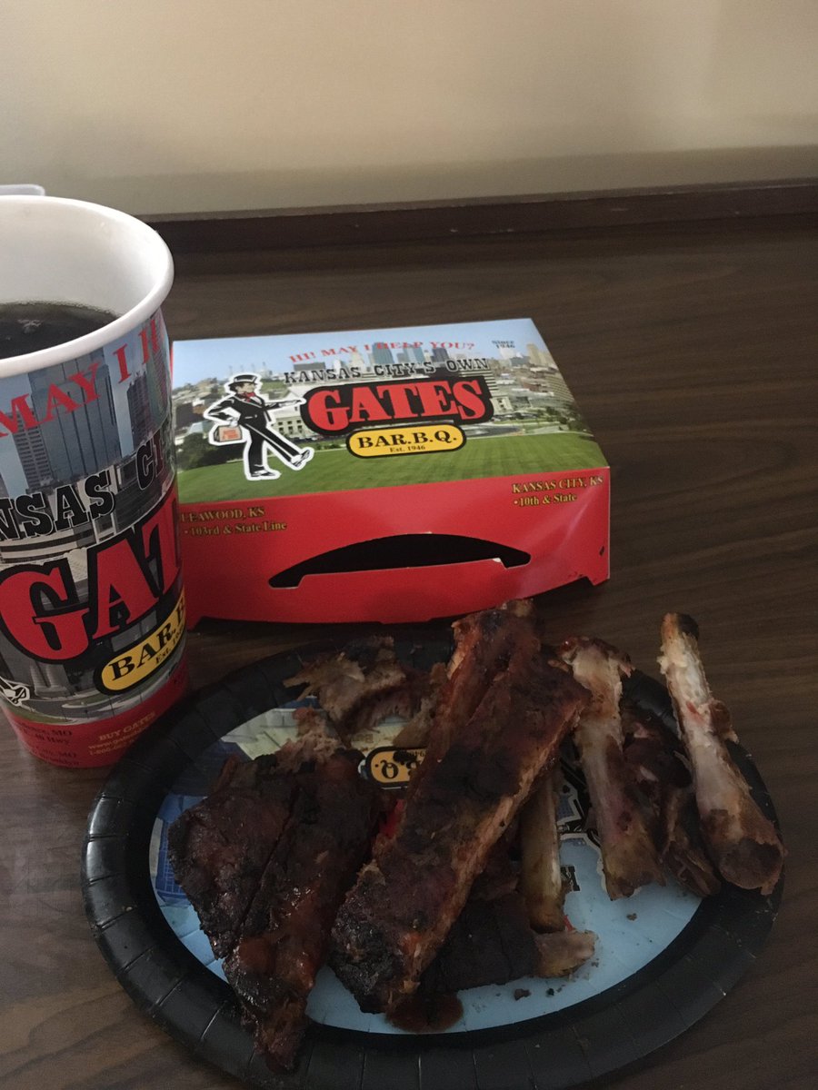 5percentBatory's tweet photo. Driving into uncharted territory and freezing rain just to get a taste of KC bbq...#worthit #longcuts https://t.co/xlvP8iIgEo