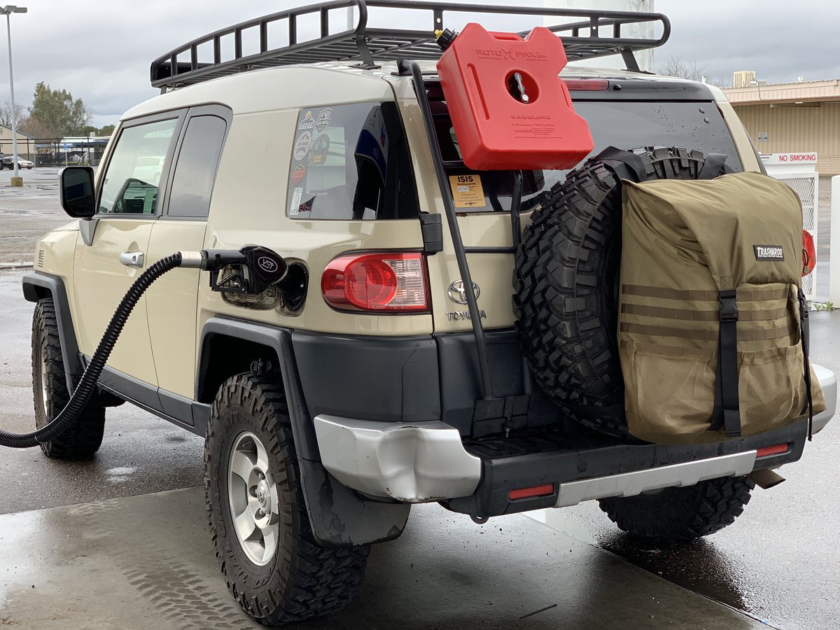 perezcurley's tweet photo. Our little trip to Mineral #mineral #toyota #fj #cruiser #exploreamerica #toyotamafia #caninfever #bajarack #bajadesigns #nittotire #demellooffroad #smitybilt #foglights #trasharoo #rotopax #rammount https://t.co/gGNU7QEv5a