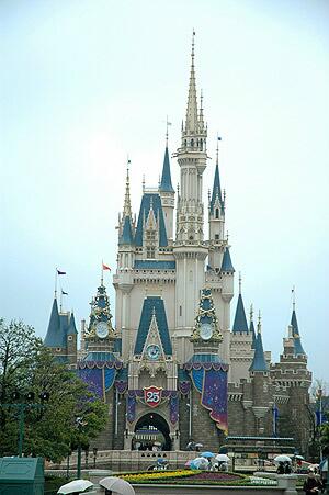 Disney_iroiro__'s tweet photo. 東京ディズニーランドにはカラスがいない！？
そのワケとは。。
詳細はコチラ
⇒ https://t.co/k5xJJB9Zm8