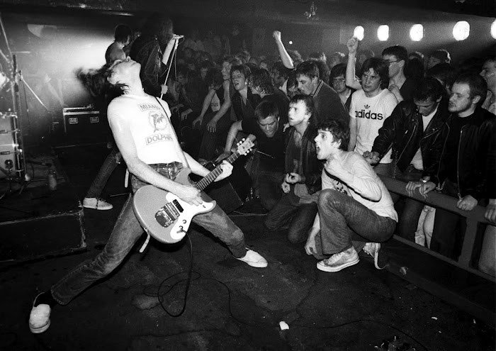 KickOutJamsWFMU's tweet photo. MOOD. 

ROCK N ROLL FOR LIFE. 

#JOHNNYRAMONE #THERAMONES #ROCKANDROLL #blackandwhitephotography #punkrock #kickoutthejams https://t.co/b0AZEZjFze