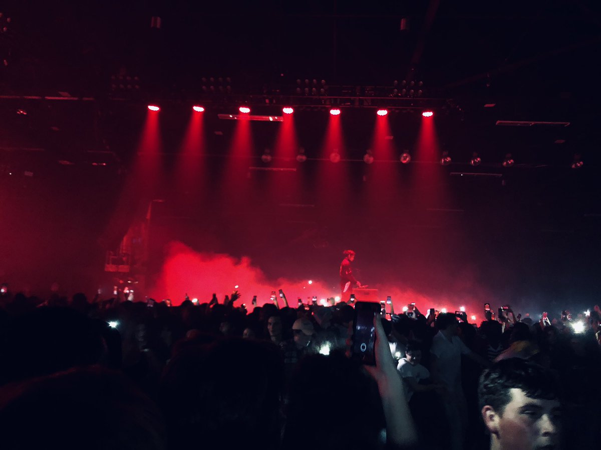 emfreeman_'s tweet photo. yes, i was this close to asap tonight https://t.co/y7B3z8zym5