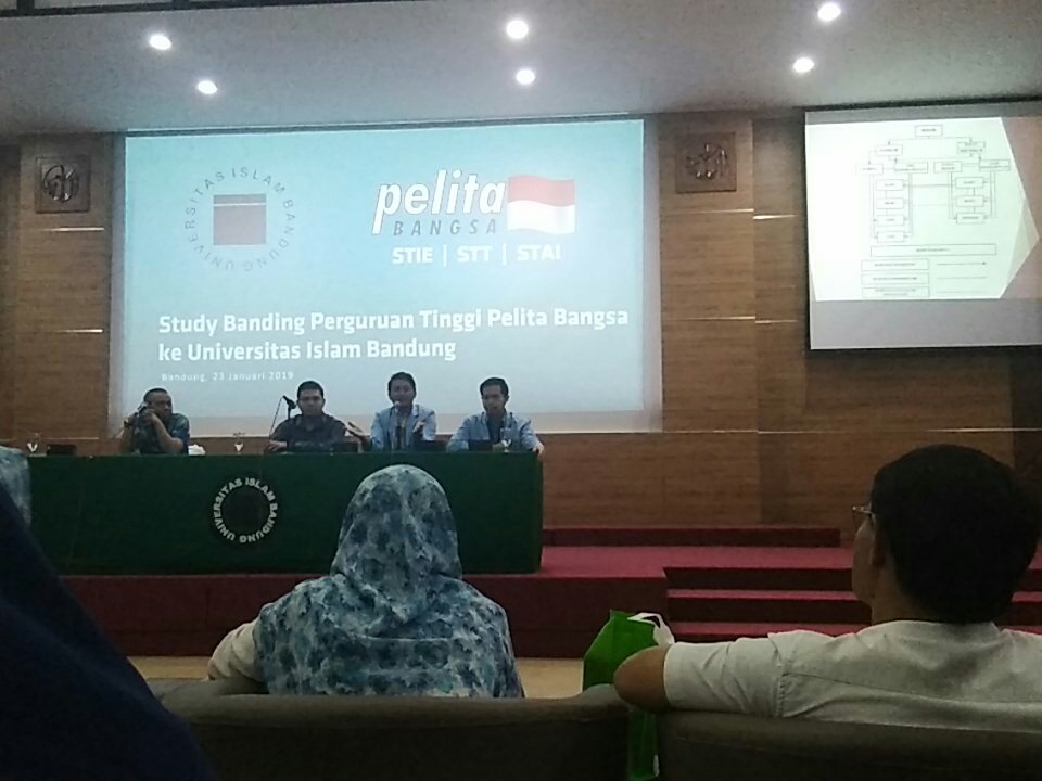 Sedang berlangsung study banding perguruan tinggi pelita bangsa uni