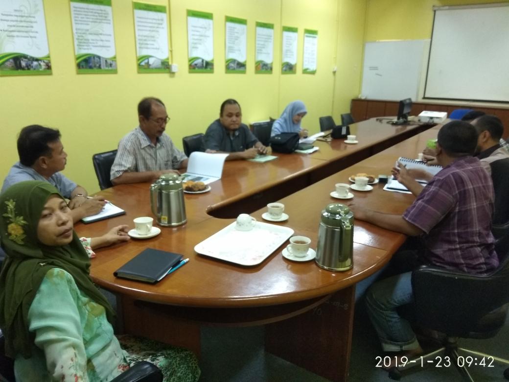 MARDI_PP's tweet photo. Secara resmi penyerahan projek siap infra testbed Mardi Pasir Puteh drp En Bob Pusat AM kepada Pengurus mpp disaksikan oleh kontraktor terlibat https://t.co/qdd8PVJ2QU