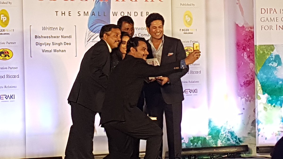 RICHA_LAKHERA's tweet photo. the much awaited book on @DipaKarmakar by master blaster @sachin_rt , congrats to my colleague @Vimalsports , @DiggySinghDeo . heres to #thesmallWonder rising to the top slot at mega speed !! @FingerprintP https://t.co/oP94GX0esA