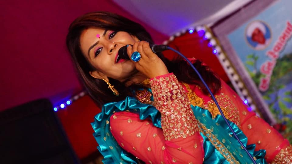 IDivyaChaudhary's tweet photo. Unforgettable Live Ras Garba program At #INDRAPURA
Date:23/01/2019
#Dc_Digital #divya_chaudhary #ras_garba #Gujrati_singer #livegarba #live_DJ #gujarati_artist #playback_singer https://t.co/AdBsNyZtmN