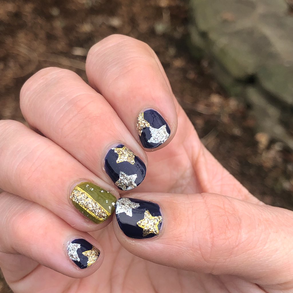londonbrolly's tweet photo. Glittering ✨ Stars and Stripes ⭐️ manicure on a base of @OPI_PRODUCTS March In Uniform and @ChinaGlaze Budding Romance 💅🏻

.
#starnails #stripednails #holographic #notd https://t.co/VhA4wsiudM