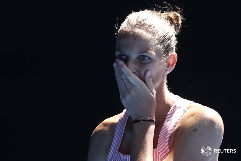 Reuters's tweet image. Serena Williams stunned by Karolina Pliskova fightback at Australian Open reut.rs/2FToBmD by @MyRansomNotes #AusOpen