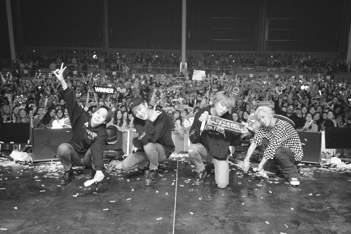 official_yoon_'s tweet photo. On the way back to hotel! Mino said " wow Dallas!! They were awesome !!" then I said "I agree"👍🏻👍🏻👍🏻👍🏻 Yeah you were freaking awesome tonight!! Thank u Dallas!! Winner luv yall💙💙💙💙 https://t.co/KMompeUZdB