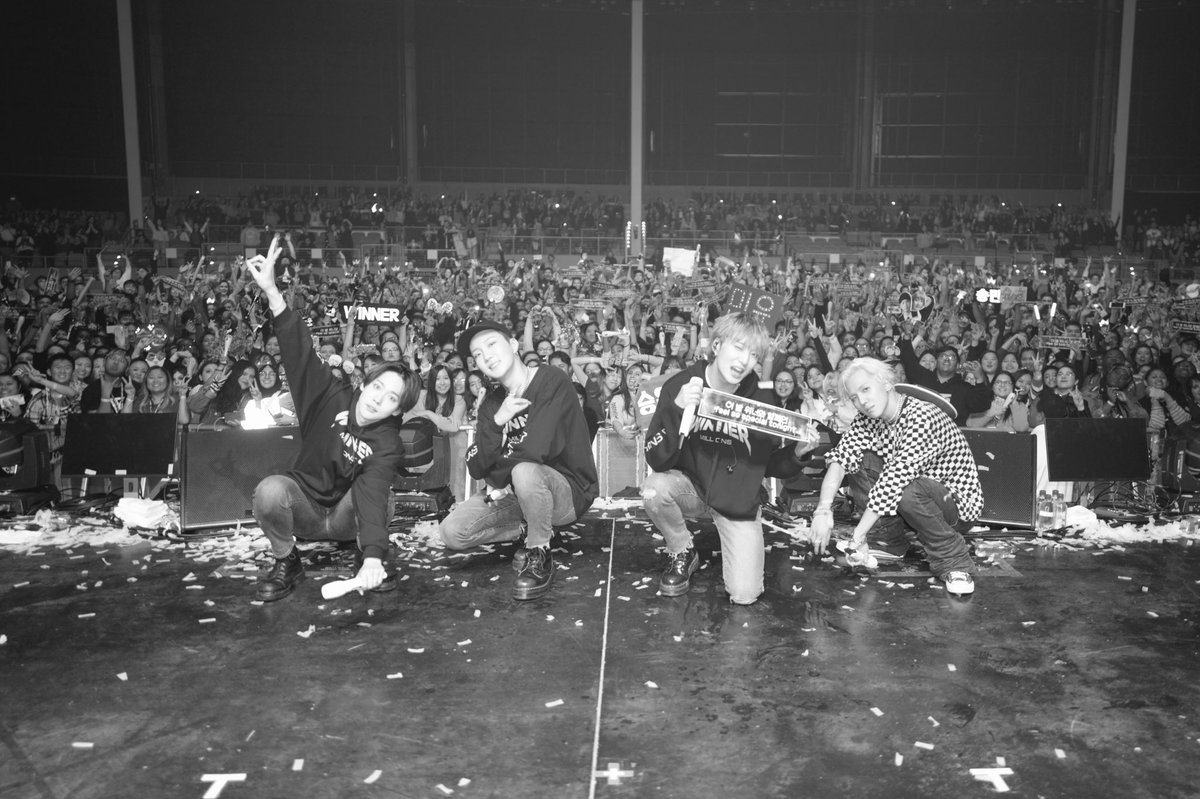 official_yoon_'s tweet photo. On the way back to hotel! Mino said " wow Dallas!! They were awesome !!" then I said "I agree"👍🏻👍🏻👍🏻👍🏻 Yeah you were freaking awesome tonight!! Thank u Dallas!! Winner luv yall💙💙💙💙 https://t.co/KMompeUZdB