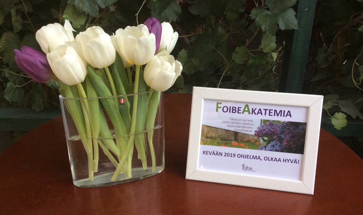 pkfoibe's tweet photo. #FoibeAkatemia ja #Periscope-lähetys alkaa klo 14. #Puhekupla on tutkijoista ja esiintyvistä taiteilijoista koostuva työryhmä, joka käy erilaisten yleisöjen kanssa #dialogi’a #kulttuuri’n ja ihmisten kohtaamisesta. @Foibekartano #SirkkuVarjonen https://t.co/VTBYwsTe6N