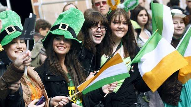 Irish_in_France's tweet image. The #Paris #StPatricksDay parade will take place on Sunday 17th March. Thank you @cc_irlandais for your support in organising! Visit our Facebook page to register your interest. bit.ly/2DtrsB7 #SaveTheDate #getyourgreenon #SPDParis #IrishinFrance