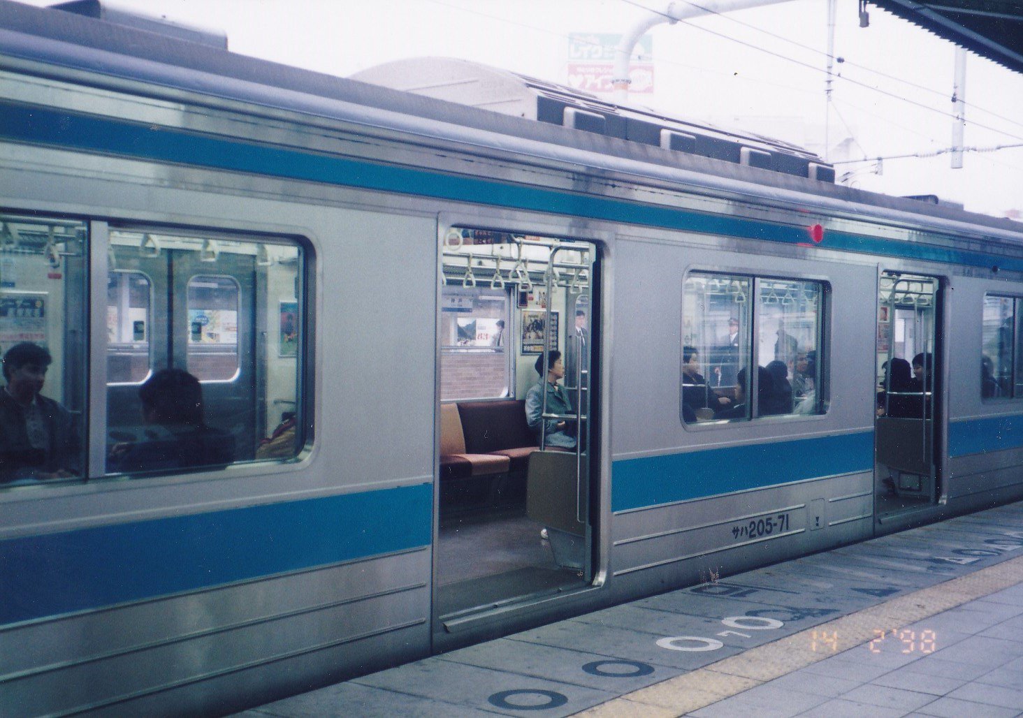 鉄道部品　鉄道廃品　205系　座席　モケット 鶴見線 205系 | 乗り物のいす 〜座席探究部〜