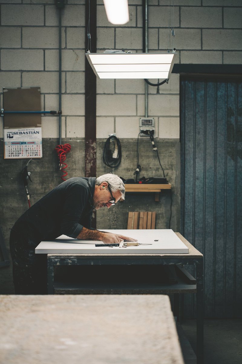 ES. Detrás de cada producto hay innovación técnica y el toque humano de nuestro equipo. Nuestros valores: dedicación y pasión. 
EN. Behind each product there is cutting-edge innovation and the human touch of our team. Our values: dedication and passion for what we do.