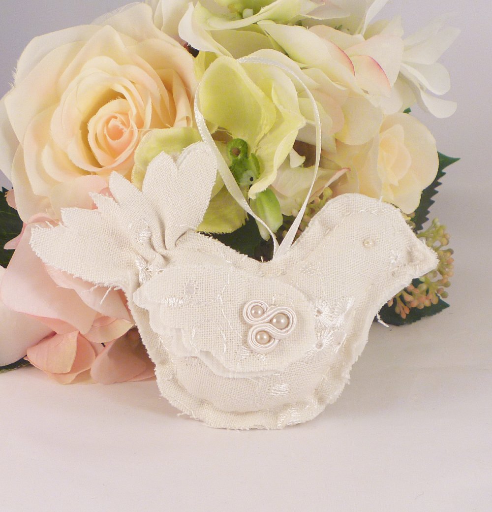 RT twitter.com/MollyGDesigns/… Love doves. Gifts for Valentines Day or attach to bridal bouquets. etsy.com/uk/listing/664… #Handmade #bride #bridesmaidsgifts #dove #lovebirds #shabbychic #weddin…