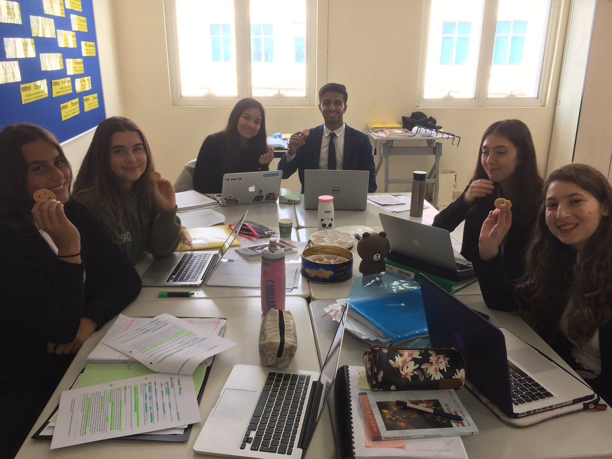 ReptonDXBHist's tweet photo. And the biscuits.... #ReptonDXBHistory https://t.co/0Wbw8oCXKu