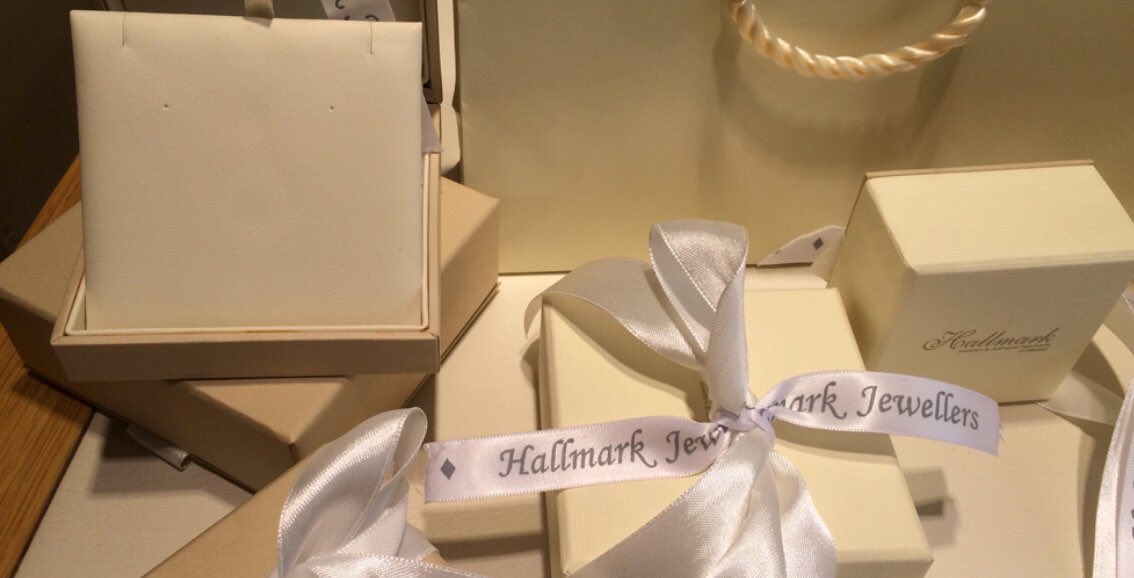 HallmarkHeswall's tweet photo. Hallmark Gift Wrapping Service

Every item of purchased jewellery is boxed and beautifully gift wrapped in our exclusive packaging, taking away the worry of gift wrapping and making your gift look beautiful and special.

Call in at 
10-12 Pensby Road, 
Heswall,
Wirral,
CH60 7RE https://t.co/wEyqXHwYTO
