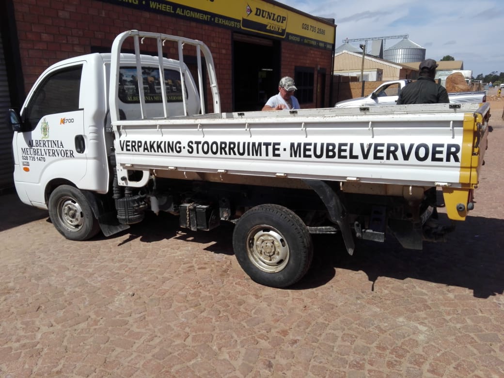 Hiwaybande's tweet photo. @albertiniamv lyk al te spoggerig met die nuwe bande #hiwaybande #albertiniameubelvervoer https://t.co/mTf2cNthIT