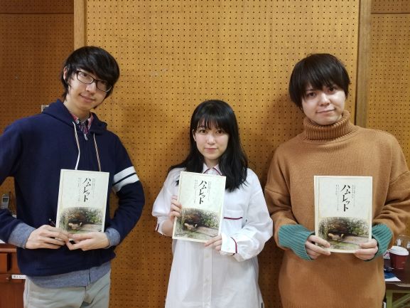 公式 声の優れた俳優によるドラマリーディング على تويتر 稽古場写真到着 ハムレット ご出演のお三方の稽古場写真です 出演公演回など詳細はこちら T Co Np2qmsavni 本日18時よりweb先着先行も受付開始致します 声すぐ 畠山航輔 黒沢ともよ