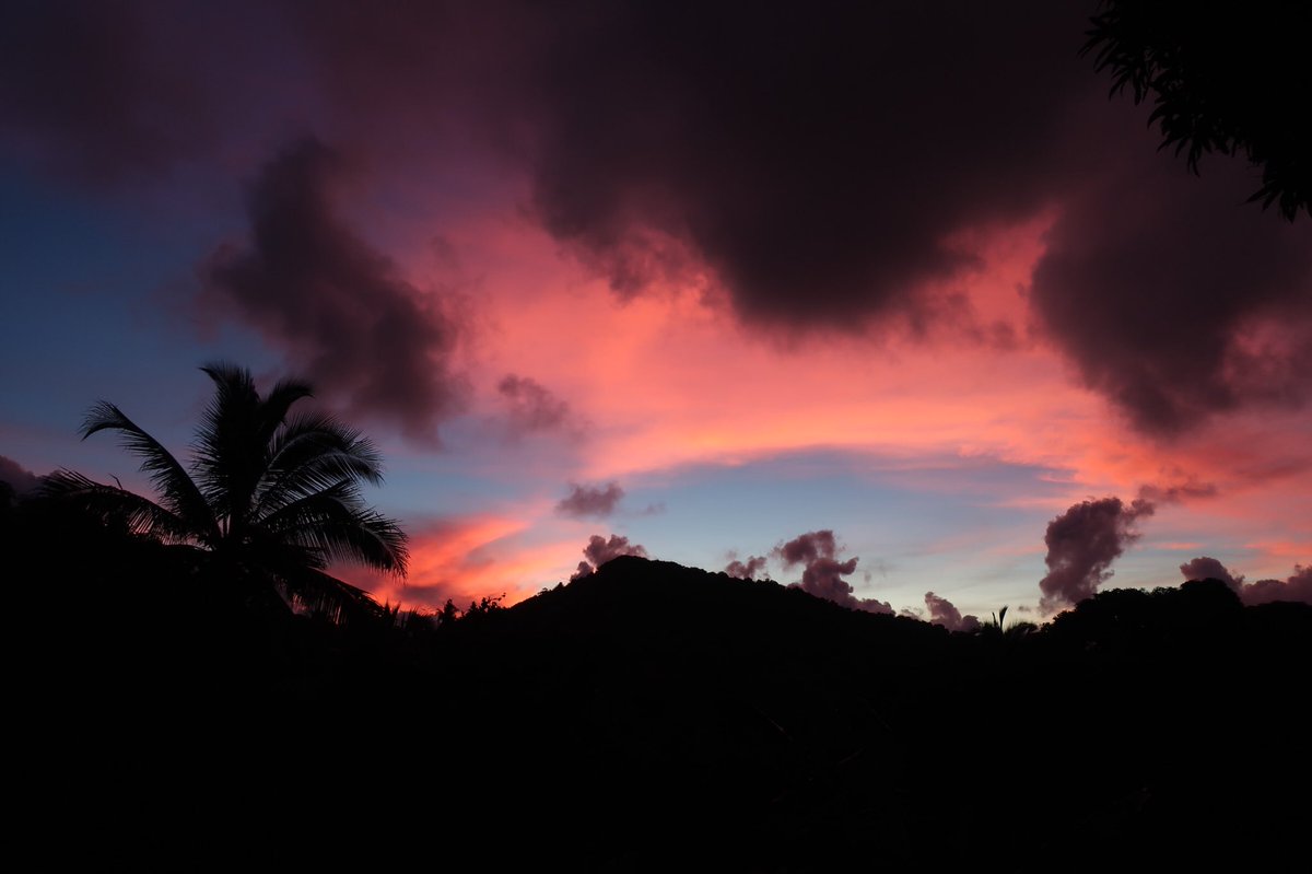 frontiersuva's tweet photo. We love watching the sun set every evening in Fiji๐ #frontiergap #frontiervolunteer https://t.co/9YkLdZWMuZ