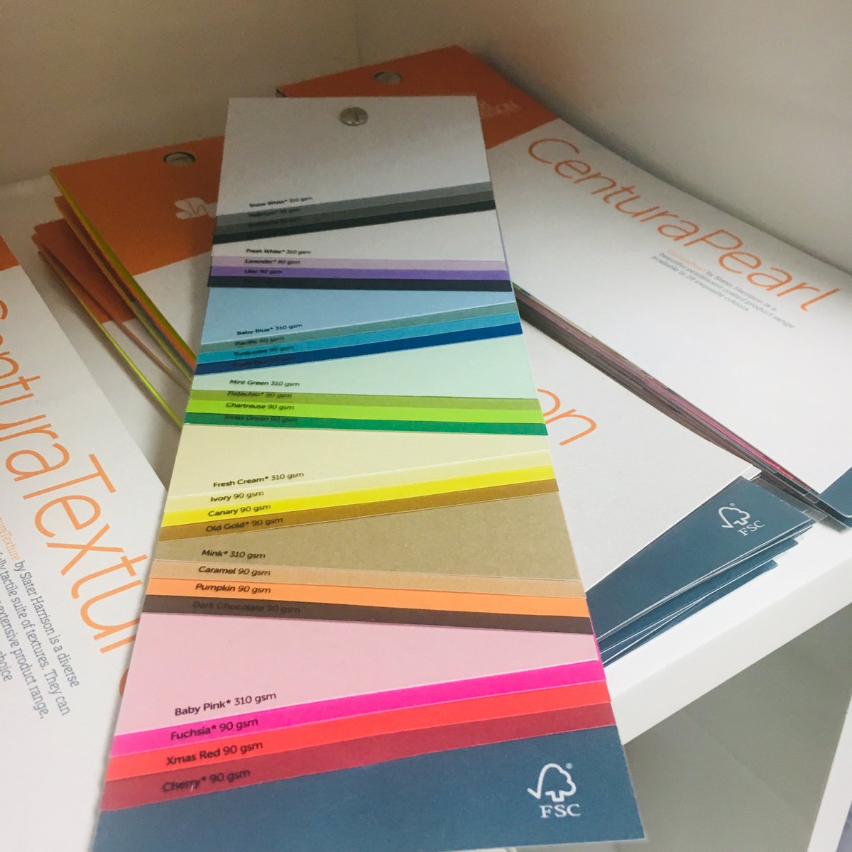 ScootePureprint's tweet image. RT Pureprint "We love pearlescent papers here at Pureprint. Particularly love these ones from slater_harrison CenturaPearl featured in our #PureprintLibrary #pearlpaper #creativepaper https://t.co/73lIKoNwP2"