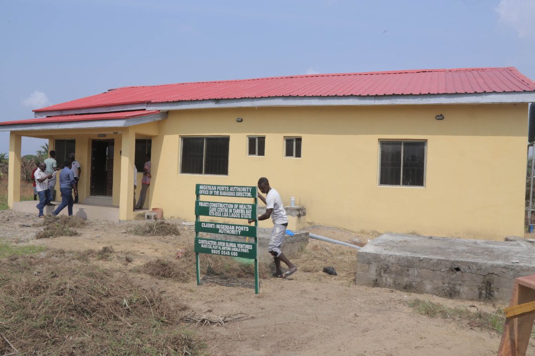 iruvilcda's tweet photo. Hon. Princess Rasheedat Abiodun Adu and exco members of Iru-VI LCDA inspected the newly built Primary Health Center at Takwa Bay. https://t.co/gmHBWwCr8D