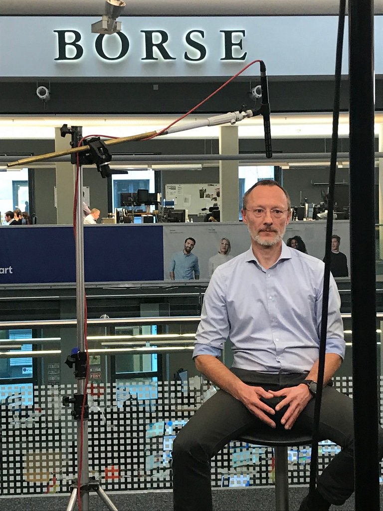 NetAppDACH's tweet image. Direkt vom Dreh unseres #DataVisionary Videos @boersestuttgart: #CIO Peter Litschel spricht die O-Töne ein.