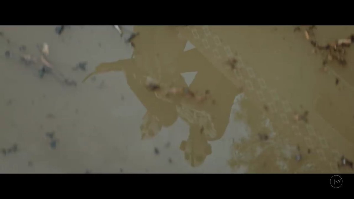 __clancy___'s tweet image. LOOK WHAT I FOUND!!!!

1. Pic : what are they wearig?
2.why ned looks like that?
3.who is this guy? A bishop or something?
4. That hand doenst look like Josh's hand...

Any thoughts?

#chlorine 
#chlorinemv 
#chlorinemusicvideo 
#twentyonepilots
#Trench