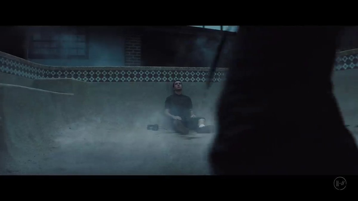 __clancy___'s tweet image. LOOK WHAT I FOUND!!!!

1. Pic : what are they wearig?
2.why ned looks like that?
3.who is this guy? A bishop or something?
4. That hand doenst look like Josh's hand...

Any thoughts?

#chlorine 
#chlorinemv 
#chlorinemusicvideo 
#twentyonepilots
#Trench