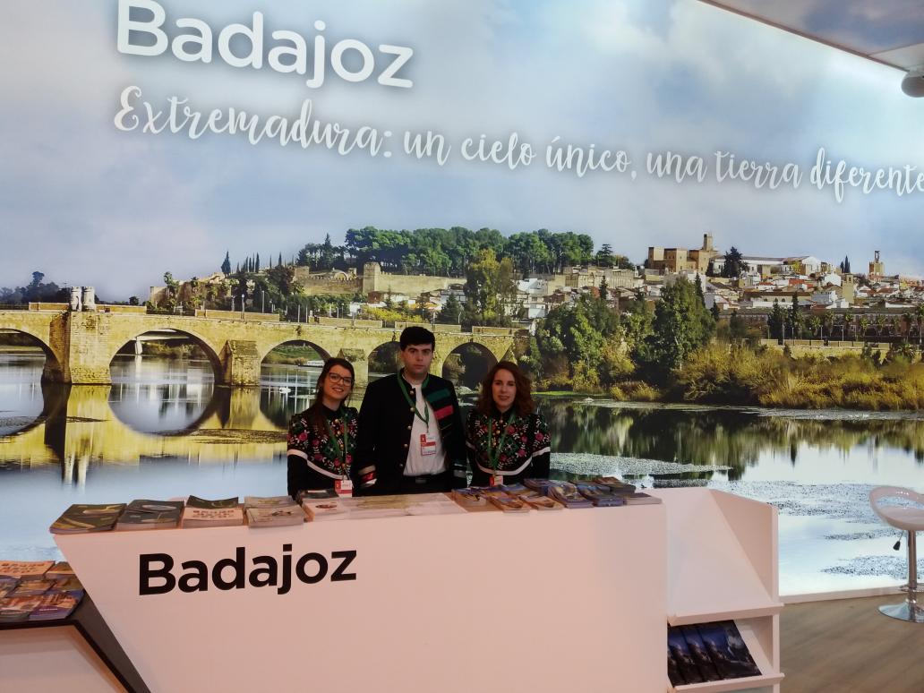 extremadura_tur's tweet photo. ¡Arrancámos #Fitur2019!
¡Pásate por el stand de #extremaduraenfitur en el pabellón 9 de @feriademadrid!
Puedes seguir las presentaciones en directo 📺 https://t.co/aTkfrtPHBC
Info ➡️ https://t.co/BaRsDuxVTy https://t.co/uvWLcfiBmf